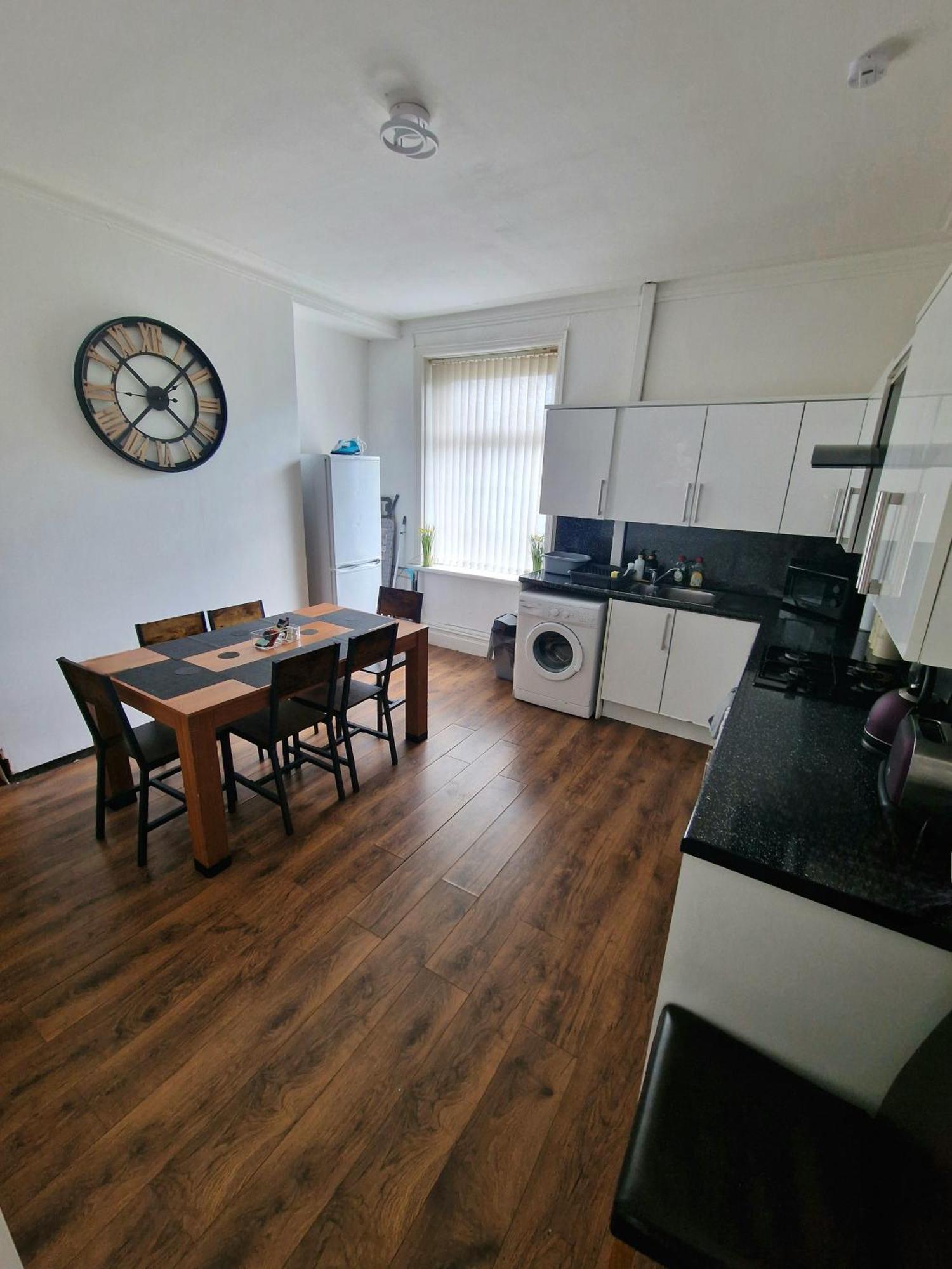 Stylish 4 Double Bedroom House In Bradford, Views Of Hillside And Parking Shipley  Zewnętrze zdjęcie