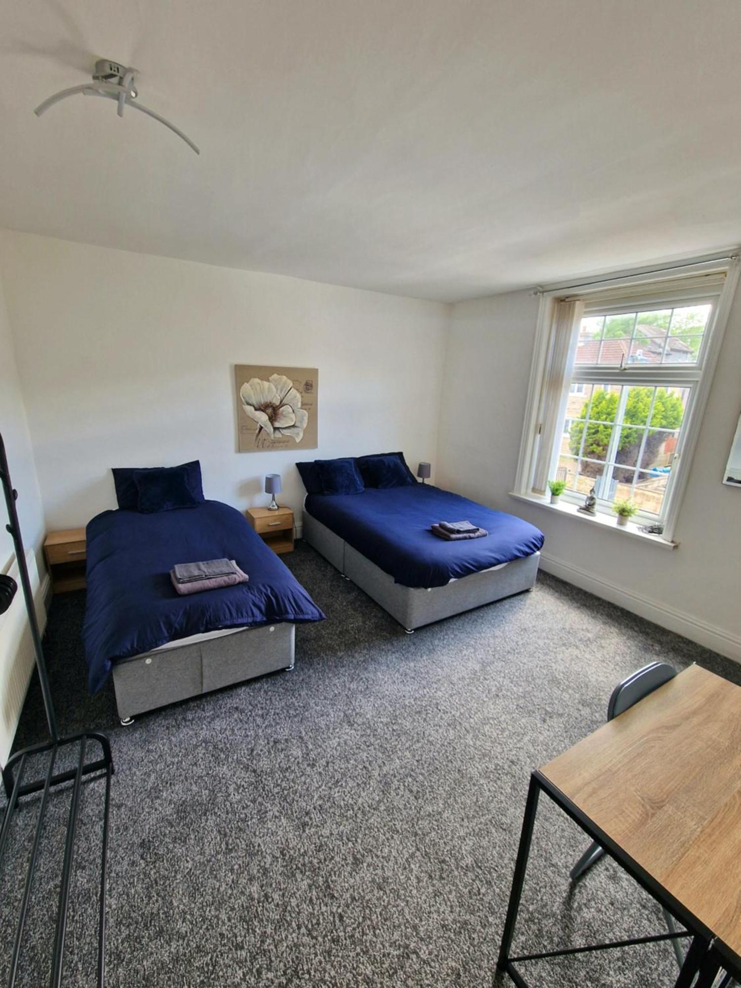Stylish 4 Double Bedroom House In Bradford, Views Of Hillside And Parking Shipley  Zewnętrze zdjęcie